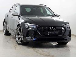 Mythosschwarz Gebraucht 2021 Audi e-tron Comfort SUV | 41.700 € (Superpreis)
