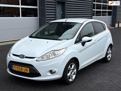 Weiß Gebraucht 2010 Ford Fiesta Ghia Limousine | 2.750 € (Fairer Preis)