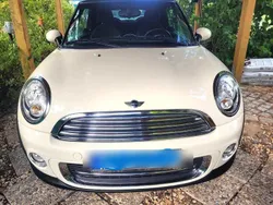Weiß Gebraucht 2011 Mini Cooper Cabriolet Cabrio | 8.800 € (Fairer Preis)