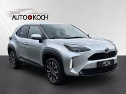 Silber Gebraucht 2024 Toyota Yaris Cross Team SUV | 25.990 € (Fairer Preis)