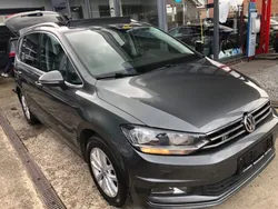 Grau Gebraucht 2017 VW Touran Highline Van / Kleinbus | 14.900 € (Etwas zu teuer)
