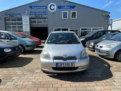 Silber Gebraucht 2001 Toyota Yaris Limousine | 2.990 € (Teuer)