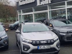 Mondsteingrau Gebraucht 2023 Dacia Sandero Stepway SUV | 11.992 € (Superpreis)