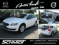 Weiss Gebraucht 2015 Volvo V60 CC Kombi | 15.490 € (Teuer)