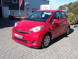 Rot Gebraucht 2012 Toyota Verso-S Cool Van / Kleinbus | 8.499 € (Fairer Preis)