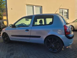 Grau Gebraucht 2002 Renault Clio II Expression Limousine | 2.000 € (Etwas zu teuer)