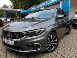 Grau Gebraucht 2017 Fiat Tipo Lounge Limousine | 11.590 € (Teuer)