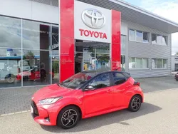 Tokio fusion rot metallic, dach schwarz Gebraucht 2021 Toyota Yaris Hybrid Edition Limousine | 18.490 € (Guter Preis)