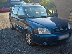 Blau Gebraucht 2005 Kia Carens Van / Kleinbus | 2.800 € (Etwas zu teuer)