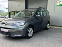 Grau Gebraucht 2021 VW Caddy Life Van / Kleinbus | 20.990 € (Etwas zu teuer)