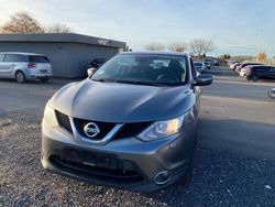 Grau Gebraucht 2015 Nissan Qashqai Acenta SUV | 6.800 € (Teuer)