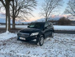 Schwarz Gebraucht 2010 Toyota RAV4 SUV | 7.350 € (Fairer Preis)