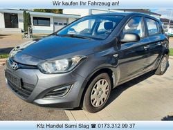 Grau Gebraucht 2014 Hyundai i20 Edition Limousine | 2.990 € (Guter Preis)