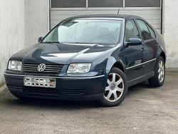 Blau Gebraucht 2004 VW Bora Limousine | 1.290 € (Guter Preis)