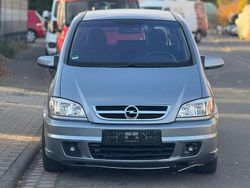 Grau Gebraucht 2004 Opel Zafira Basis Van / Kleinbus | 1.950 € (Fairer Preis)