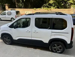 Weiß Gebraucht 2019 Peugeot Rifter GT Van / Kleinbus | 20.900 € (Fairer Preis)