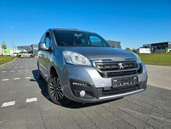 Grau Gebraucht 2017 Peugeot Partner Van / Kleinbus | 9.990 € (Fairer Preis)
