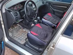 Grau Gebraucht 2001 Ford Focus Kleinwagen | 999 € (Guter Preis)