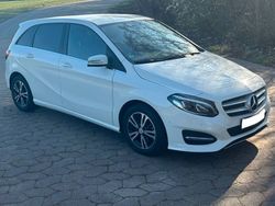 Weiß Gebraucht 2018 Mercedes B200 Edition Van / Kleinbus | 21.800 € (Etwas zu teuer)