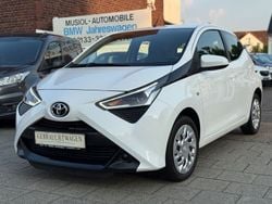 Weiß Gebraucht 2022 Toyota Aygo X-play Kleinwagen | 11.290 € (Guter Preis)