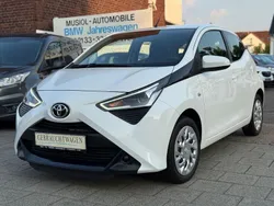 Weiß Gebraucht 2022 Toyota Aygo X-play Kleinwagen | 11.490 € (Guter Preis)