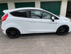 Weiß Gebraucht 2010 Ford Fiesta Limousine | 5.500 € (Fairer Preis)