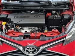 Rot Gebraucht 2015 Toyota Yaris Comfort Kleinwagen | 8.600 € (Guter Preis)