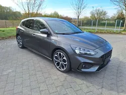 Grau Gebraucht 2019 Ford Focus ST-Line Limousine | 13.590 € (Guter Preis)