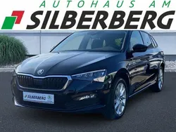 Schwarz (schwarzmagic perleffekt) met. Gebraucht 2023 Skoda Scala Tour Kleinwagen | 24.947 € (Etwas zu teuer)