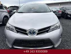 Silber Gebraucht 2013 Toyota Auris Hybrid Edition Limousine | 6.750 € (Fairer Preis)