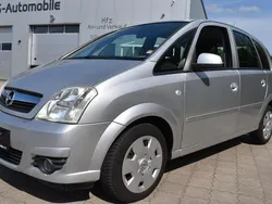 Silber Gebraucht 2009 Opel Meriva Edition Van / Kleinbus | 3.990 € (Etwas zu teuer)