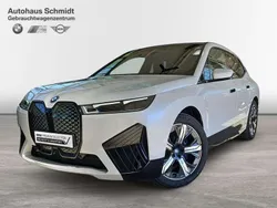 Mineralweiß Gebraucht 2024 BMW iX Sport Line SUV | 73.930 € (Teuer)