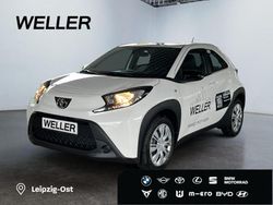 Schneeweiß Gebraucht 2025 Toyota Aygo Play Kleinwagen | 14.990 € (Guter Preis)