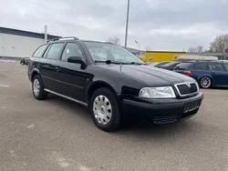 Schwarz Gebraucht 2009 Skoda Octavia Tour Kombi | 2.790 € (Guter Preis)