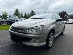 Grau Gebraucht 2004 Peugeot 206 CC Roland Garros Cabrio | 3.800 € (Teuer)