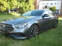 Grau Gebraucht 2020 Mercedes E220 Limousine | 34.800 € (Etwas zu teuer)