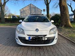 Weiß Gebraucht 2009 Renault Mégane Dynamique Limousine | 3.200 € (Etwas zu teuer)