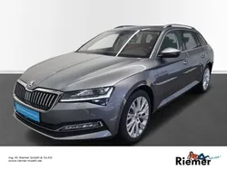Grau Gebraucht 2023 Skoda Superb Style Kombi | 38.449 € (Superpreis)