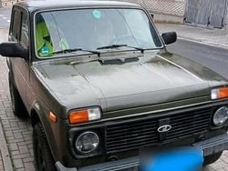 Grün Gebraucht 2011 Lada niva SUV | 4.500 € (Superpreis)