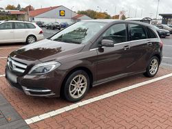 Braun Gebraucht 2015 Mercedes B180 Van / Kleinbus | 8.950 € (Superpreis)