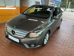 Monolithgrau Gebraucht 2012 Mercedes B180 Van / Kleinbus | 13.590 € (Fairer Preis)