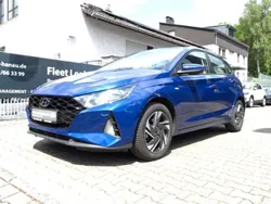 Blau Gebraucht 2023 Hyundai i20 Trend Kleinwagen | 16.400 €