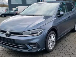 Grau Gebraucht 2023 VW Polo Style Limousine | 17.999 € (Guter Preis)