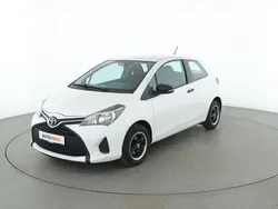 Weiß Gebraucht 2015 Toyota Yaris Cool Limousine | 7.660 € (Fairer Preis)