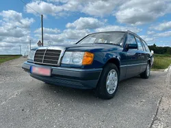 Blau Gebraucht 1990 Mercedes E230 Kombi | 4.900 €