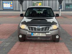 Grau Gebraucht 2011 Subaru Forester SUV | 5.000 €