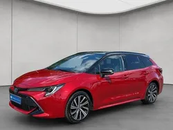Karminarot metallic, dach schwarz Gebraucht 2022 Toyota Corolla Team Kombi | 24.460 € (Fairer Preis)