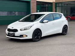 Weiß Gebraucht 2014 Kia Ceed Attract Limousine | 7.290 € (Fairer Preis)