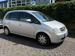 Silber Gebraucht 2005 Opel Meriva Van / Kleinbus | 3.300 €