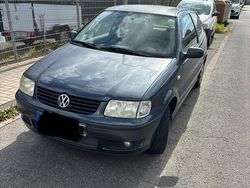 Grau Gebraucht 2001 VW Polo Basis Limousine | 900 € (Fairer Preis)